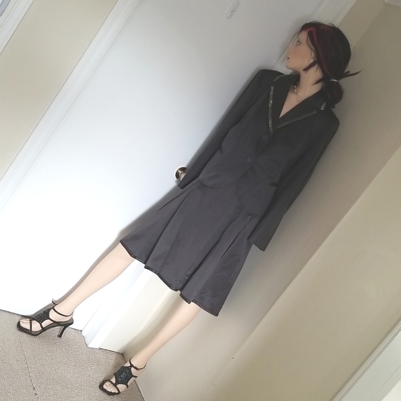 Olsen 2pc silk suit - Picture 5 of 17